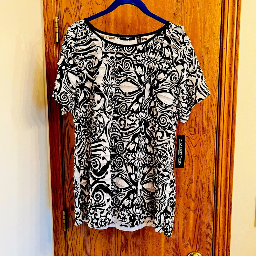 Notations NEW Black & White layered shirt - 2X